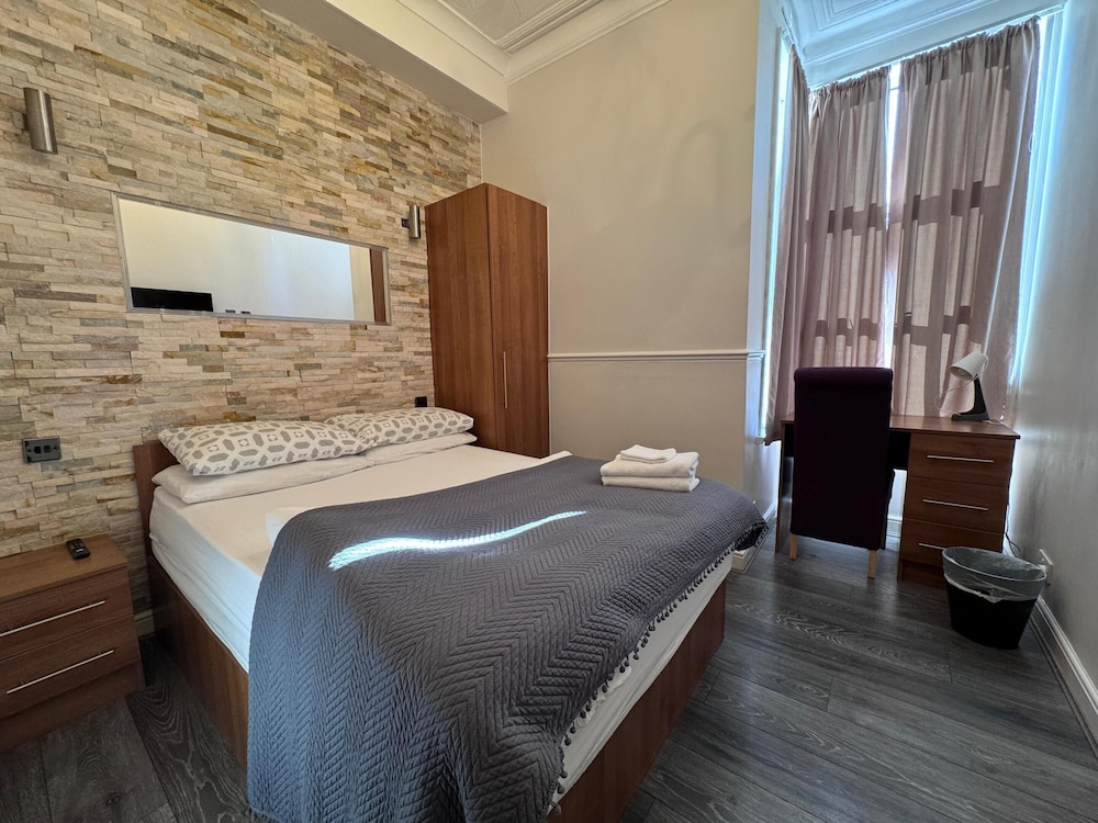 Skylark B &amp; B 33/57
