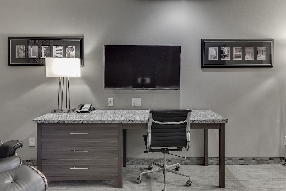 Home Inn Suites Saskatoon South 56/66