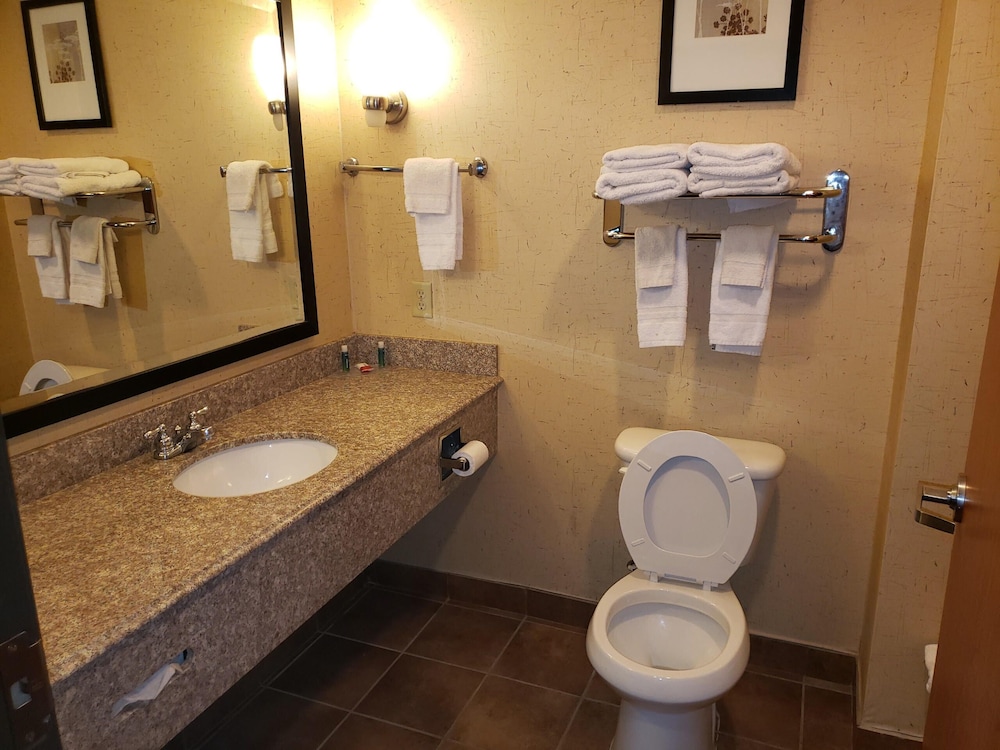 Quality Suites 14/46