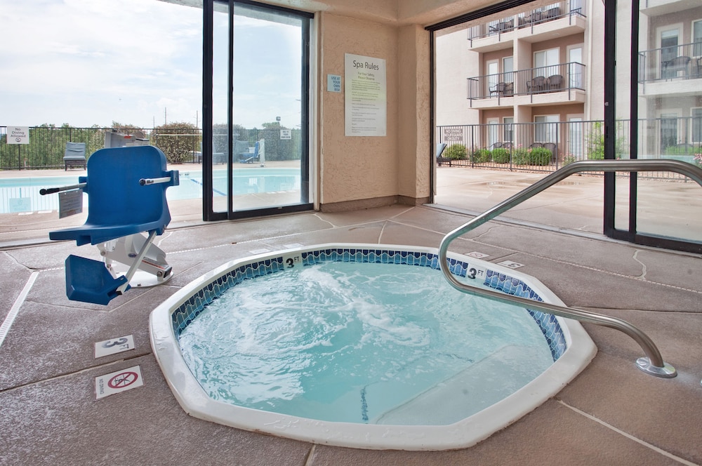 Holiday Inn Express Hotel Suites Branson 76 Cent 9/73
