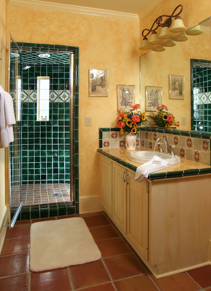 L Auberge Provencale Bed and Breakfast 51/51