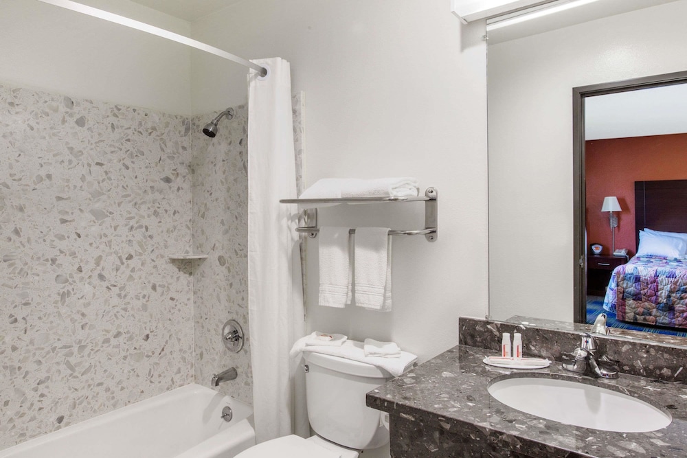 Days Inn By Wyndham Fremont 9/14