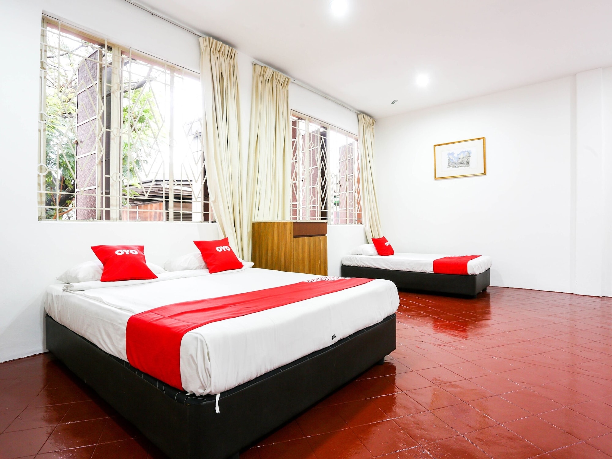Family, 1 Single and 2 Double Beds