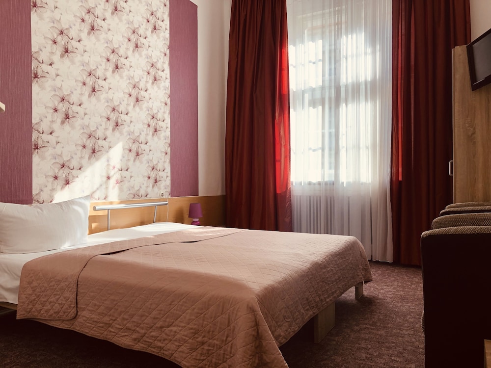 Castell Hotel 9/49