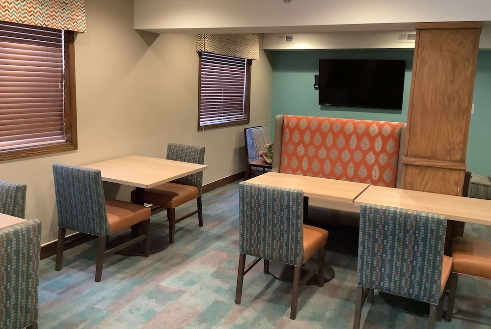 Super 8 By Wyndham Lincoln West 24/31