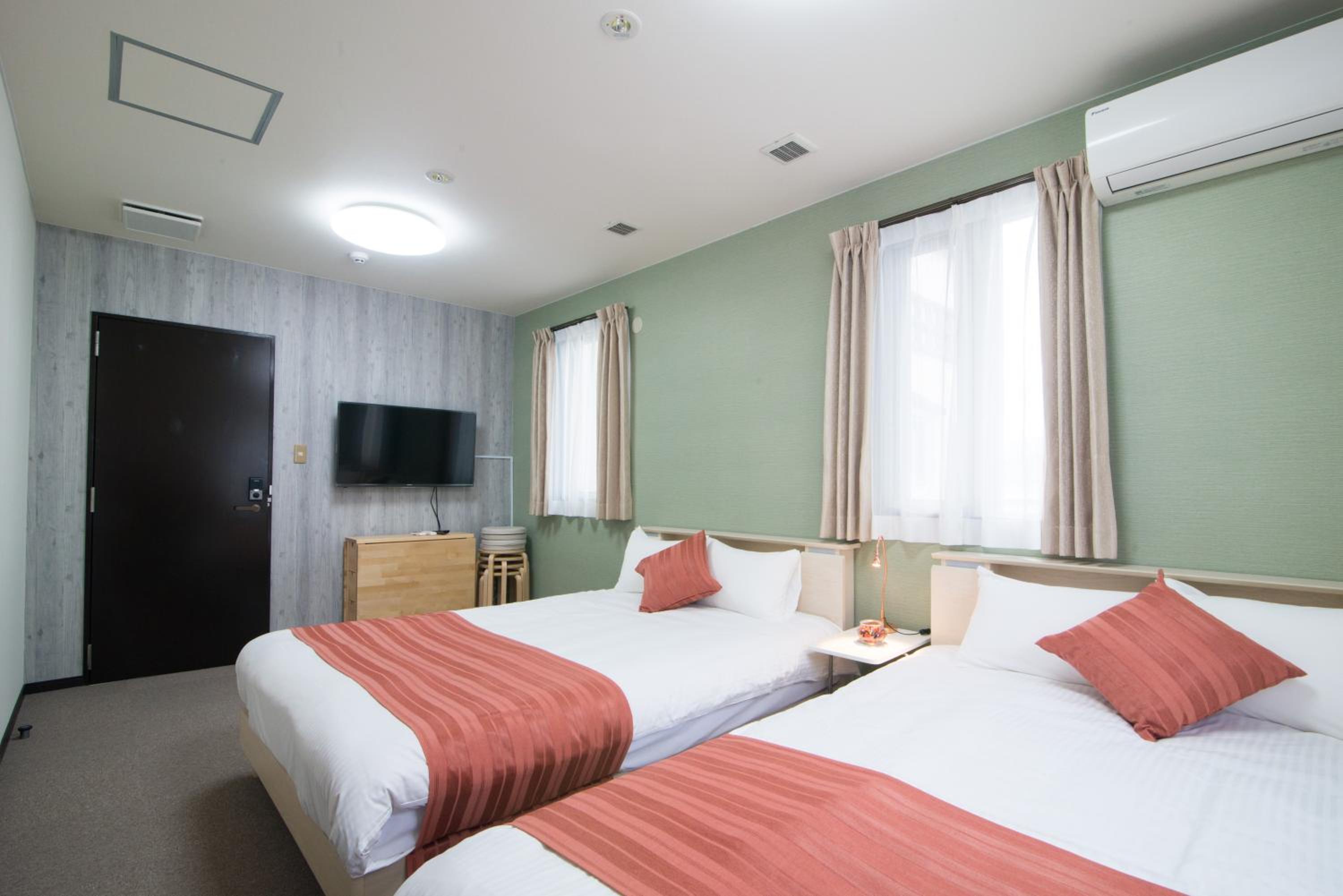 Deluxe, Twin Beds