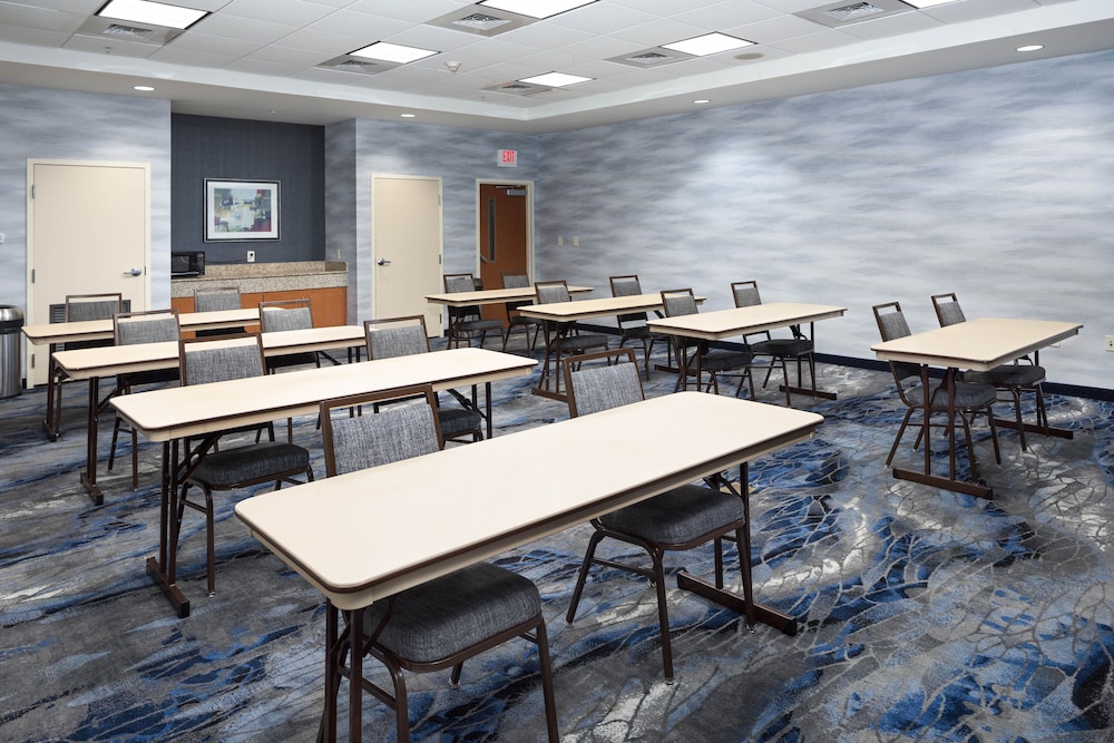 Fairfield Inn & Suites South Boston 55/68