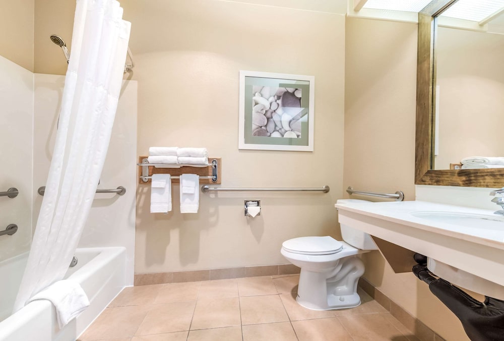 Quality Inn & Suites Bainbridge Island 60/62