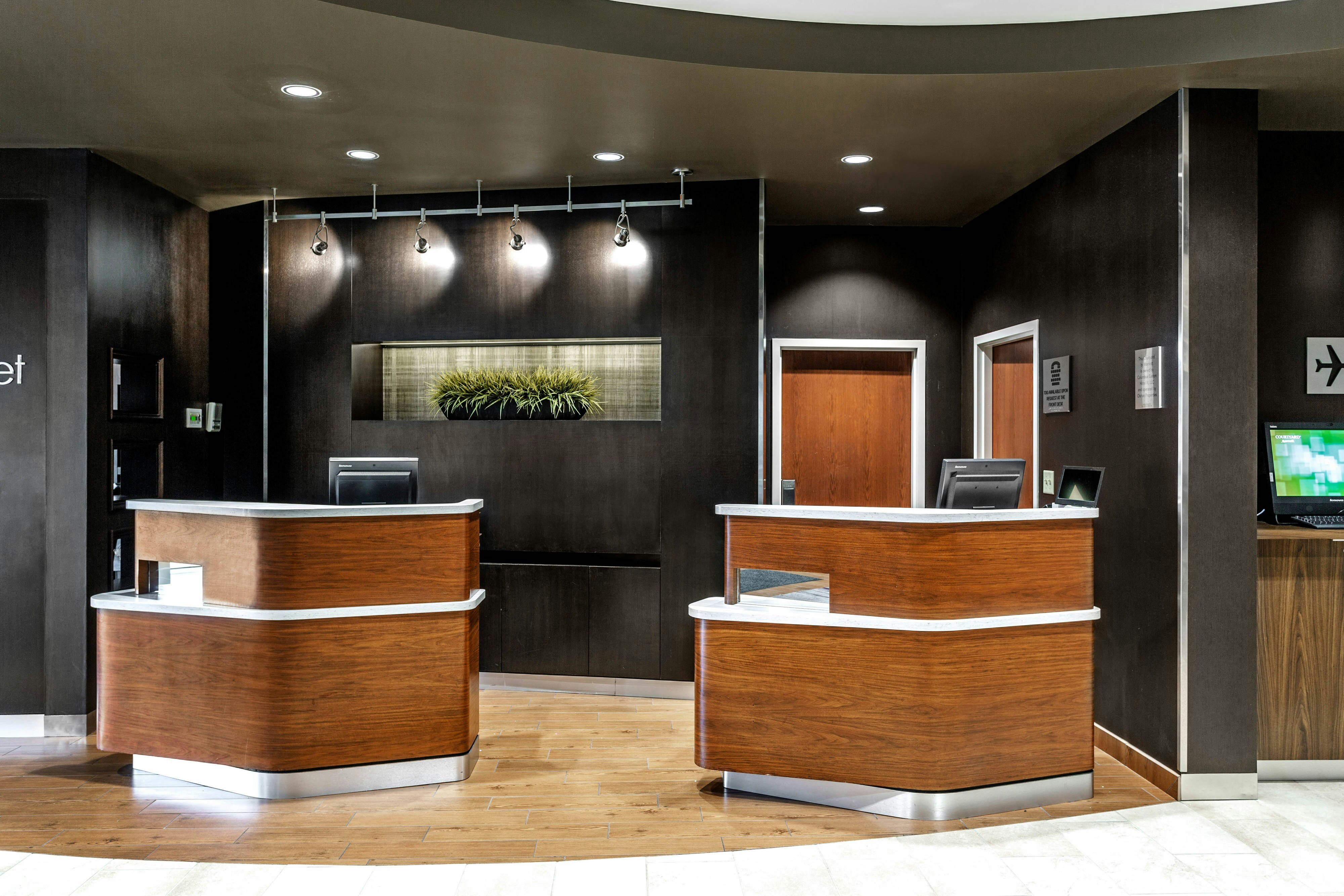 Lobby at Courtyard by Marriott Easton-Columbus, COLUMBUS - OH