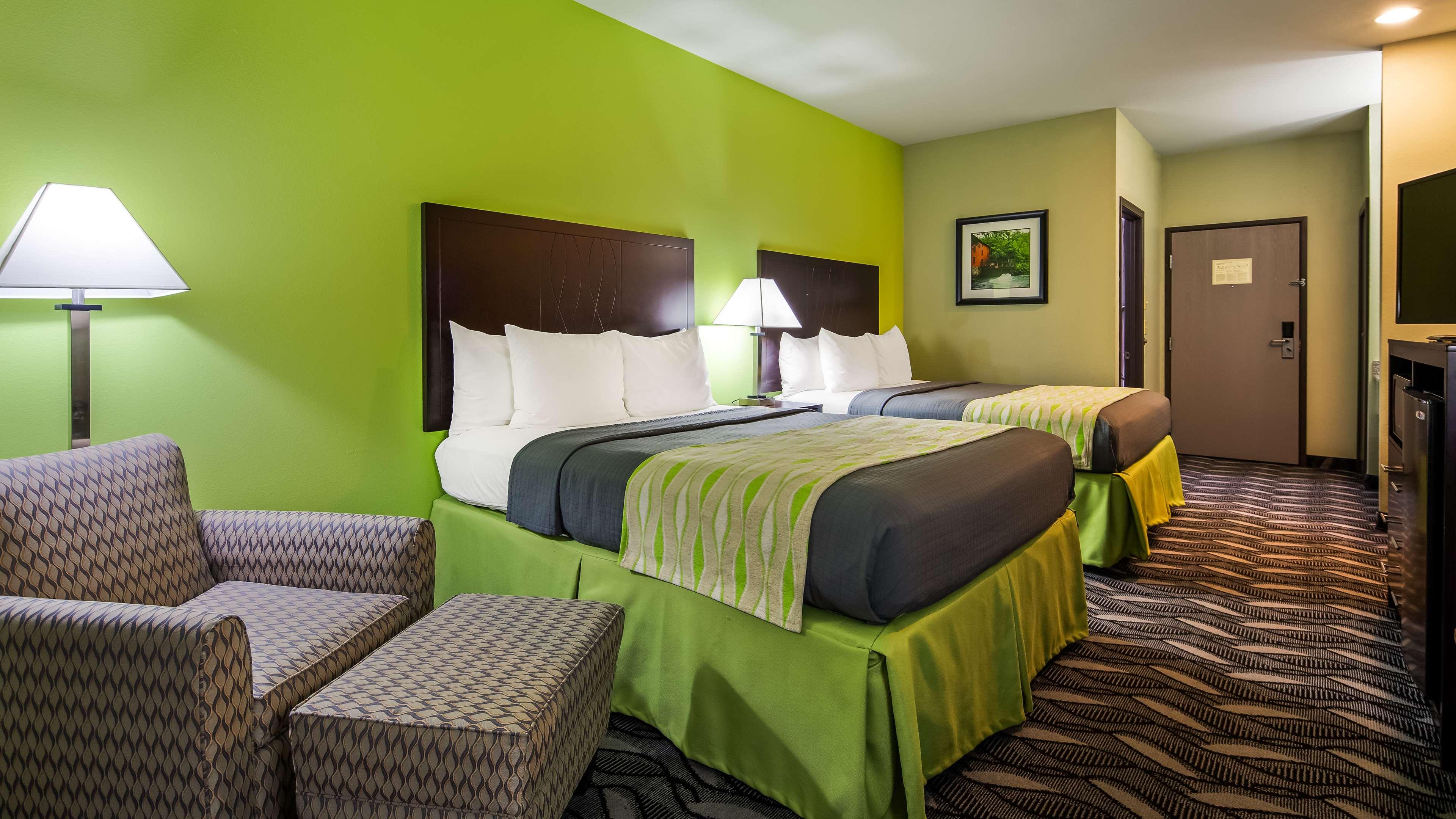 غرفة بسريرين كوين بحوض جاكوزي، Best Western Mt. Vernon Inn 2/4