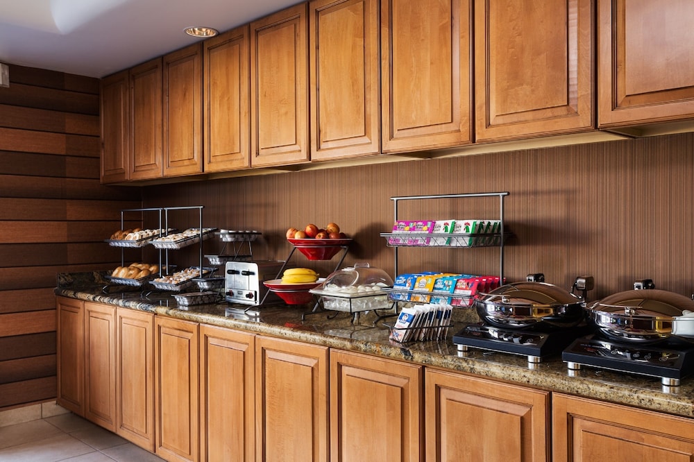 Country Inn & Suites by Radisson, Phoenix Airport, AZ 27/46