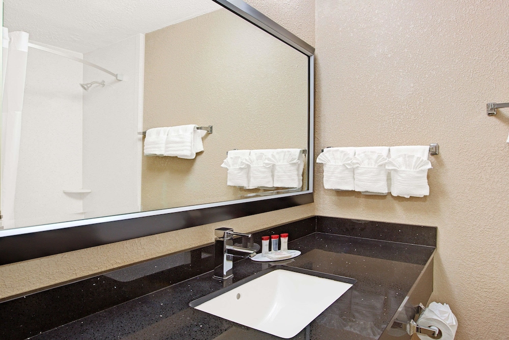 Ramada Plaza Charlotte Airport Hotel and Conference Center 10/30