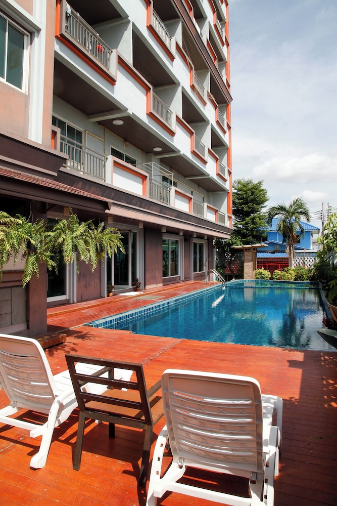Convenient Grand Plus Hotel Suvarnabhumi 2/44