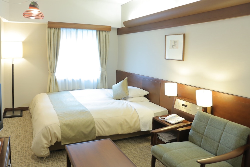 ROOM, SINGLE