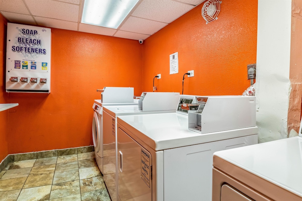 Motel6 Joliet, IL - I-80 10/58