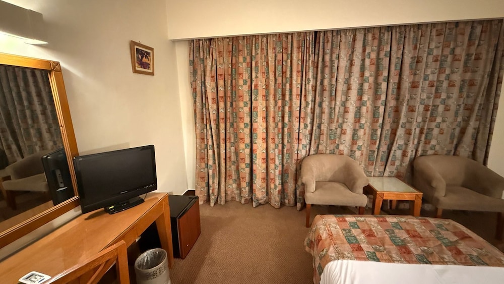 Hapi Hotel 61/68