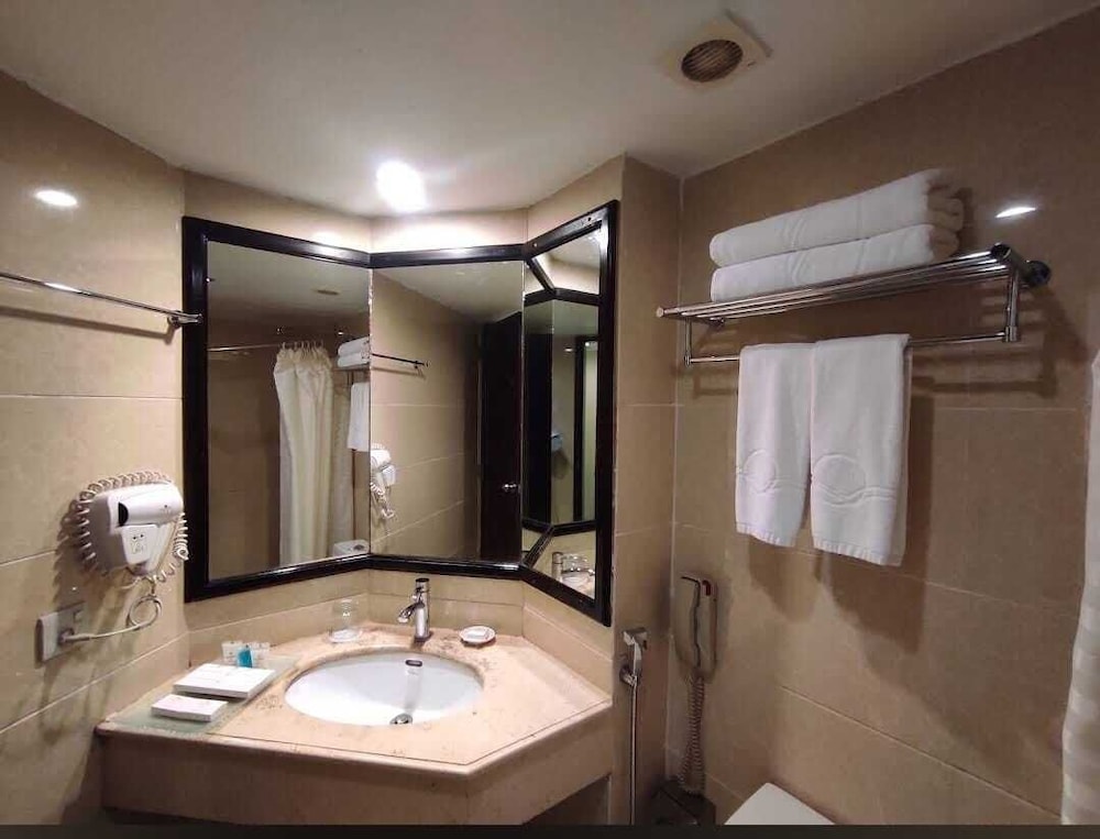 OCEAN PARADISE HOTEL AND RESORT 54/54