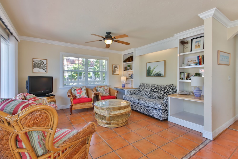 Tortuga Inn Beach Resort 30/76