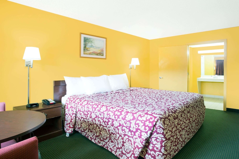 Days Inn By Wyndham Camilla 9/24