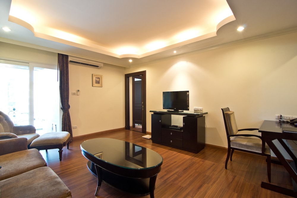 Lk Royal Suite 62/68