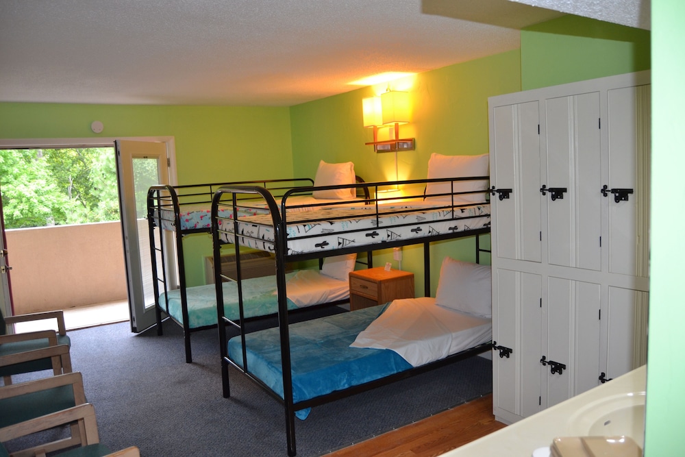 Cascades Inn 30/70