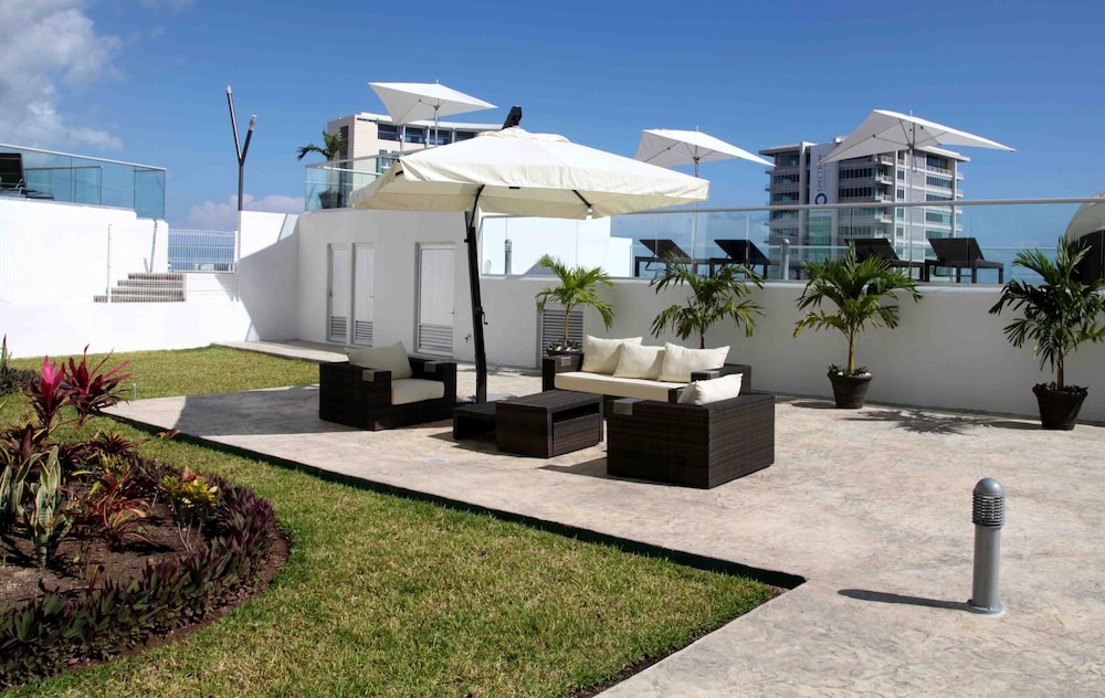 Suites Malecon Cancun 63/70