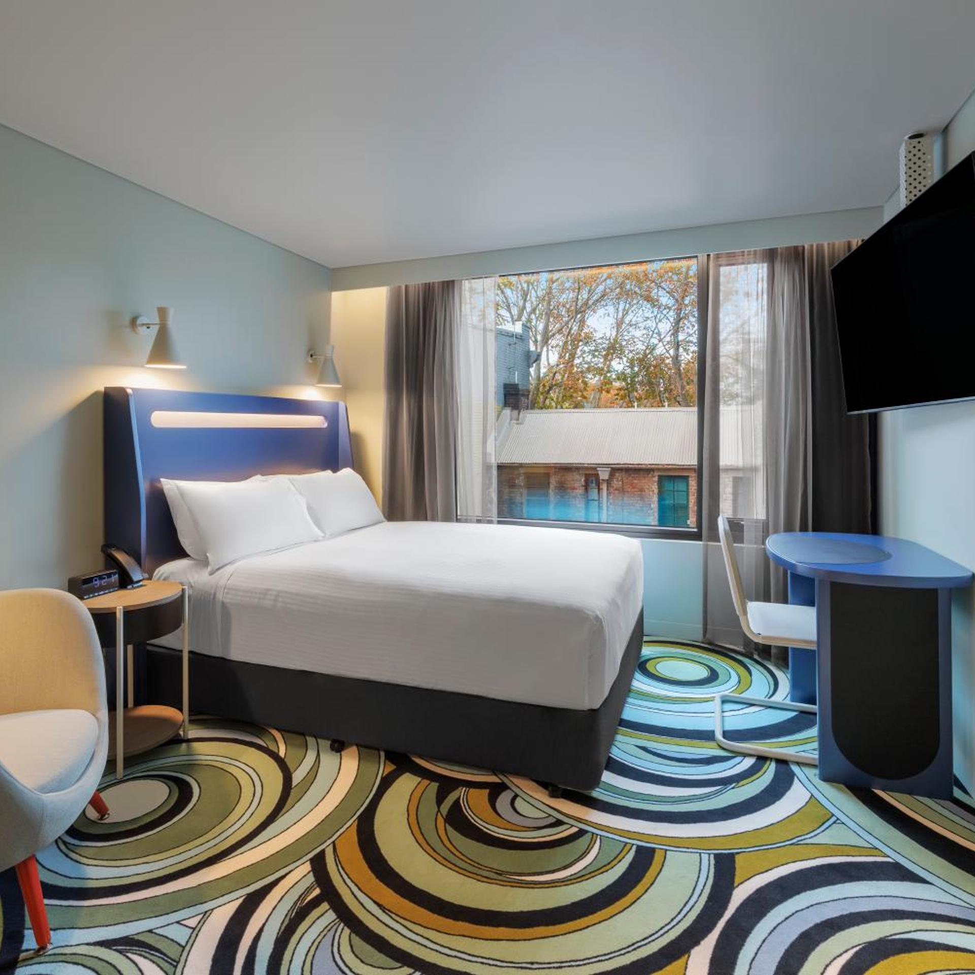 Adge, Queen Bed, Accessible