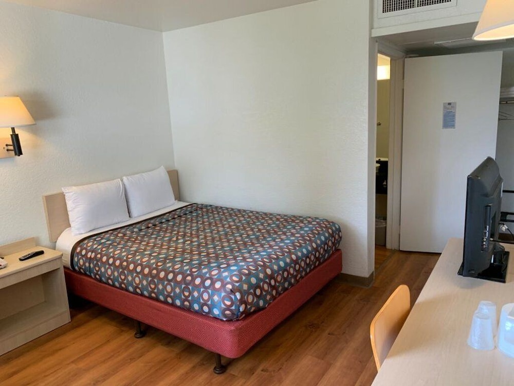 Vagabond Inn Sylmar (Ex Motel 6 Los Angeles) 10/13