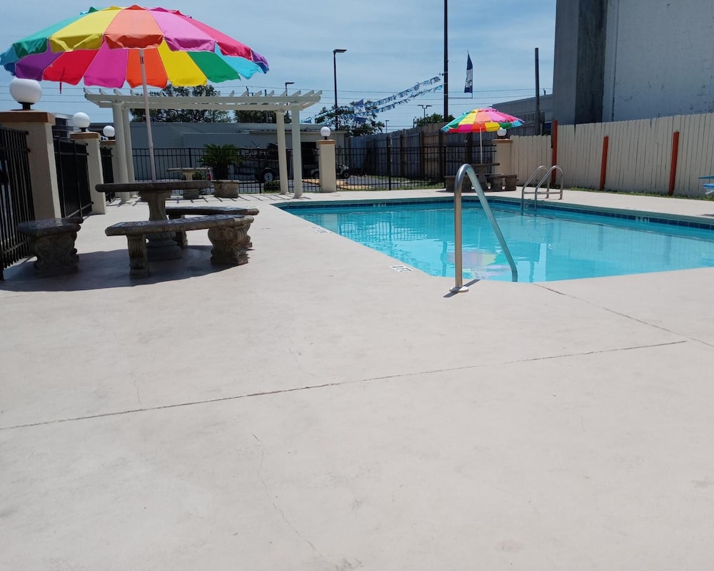 Hole Inn the Wall Hotel - Sunset Plaza - Fort Walton Beach 47/50