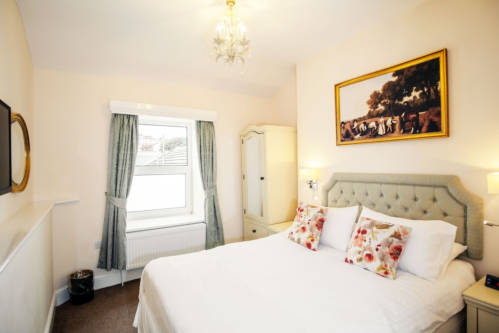 The Town House 5/50
