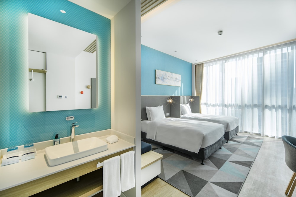 Holiday Inn Express Shanghai Pudong Zhangjiang 10/66