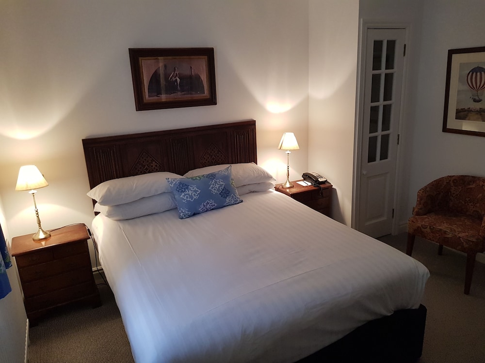 Noel Arms Hotel 10/49