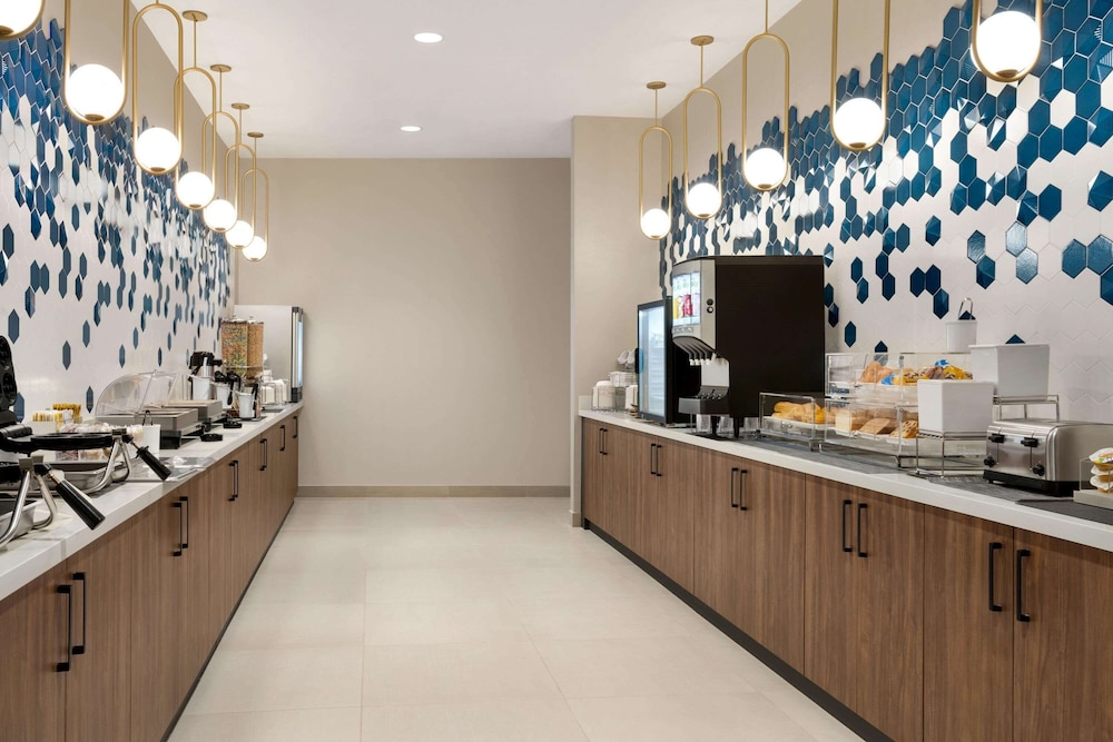 La Quinta Inn & Suites by Wyndham Denver Parker 5/50