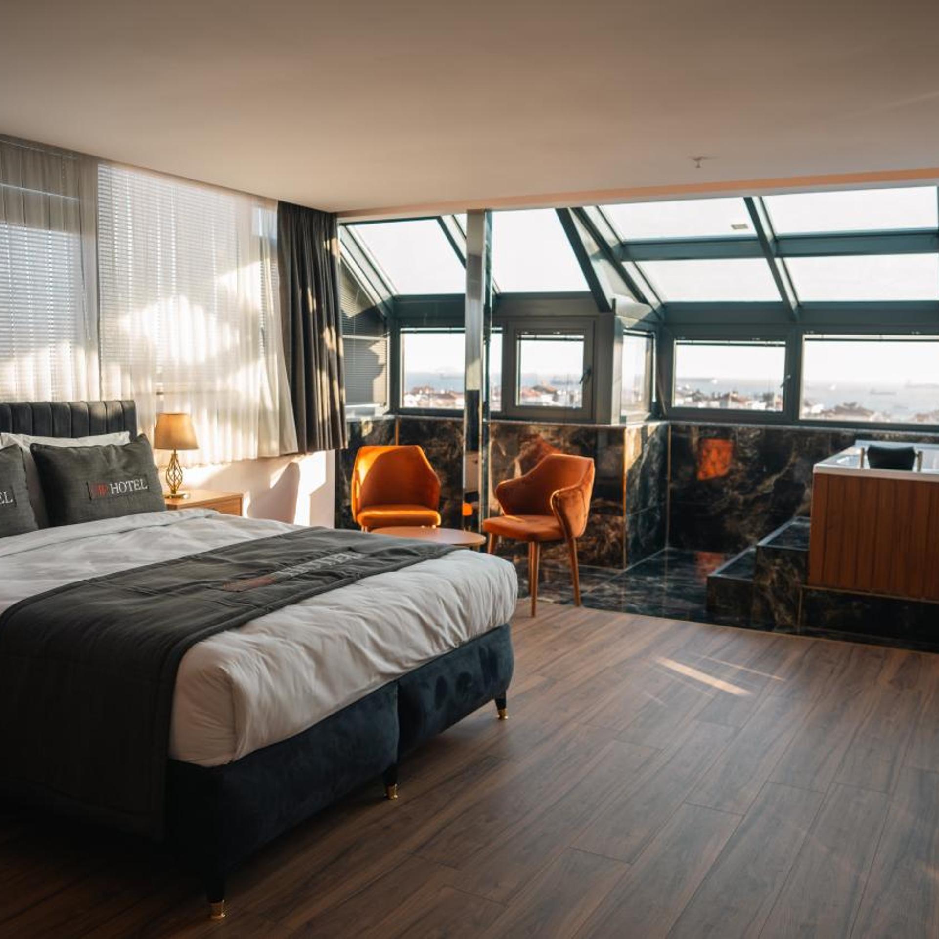Suite, Hot Tub