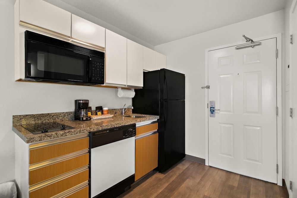 MainStay Suites Greensboro 6/46