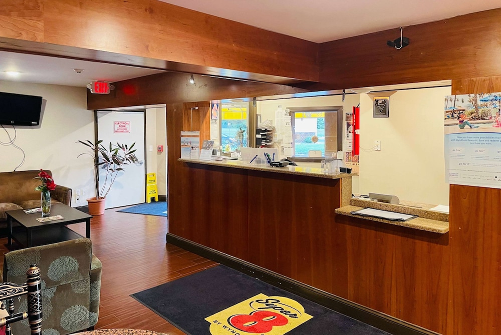 Super 8 by Wyndham Gloucester 5/34