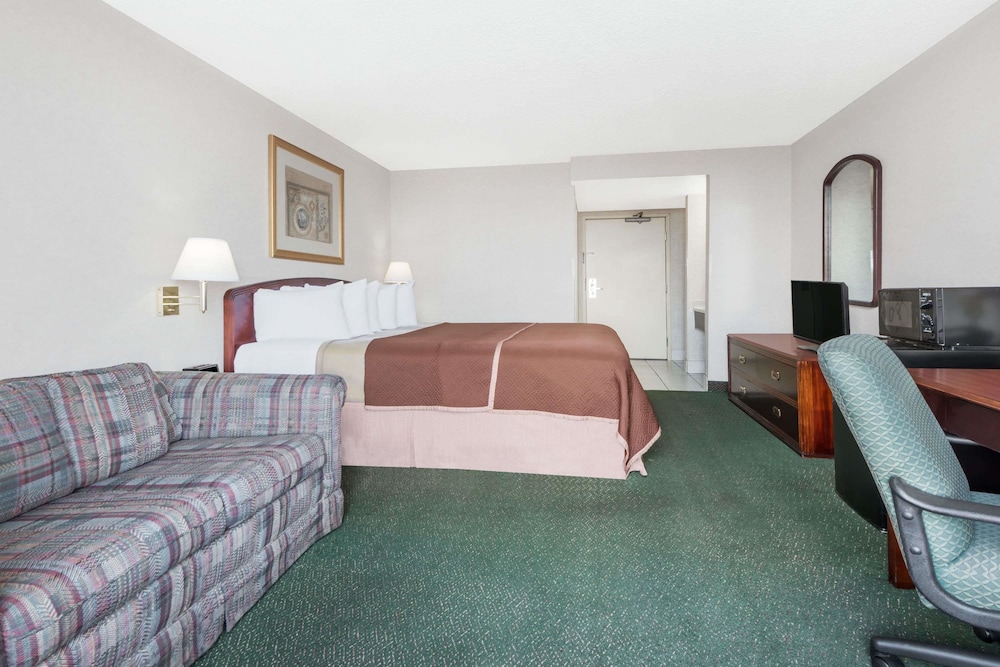 Days Inn by Wyndham Amarillo East 25/33