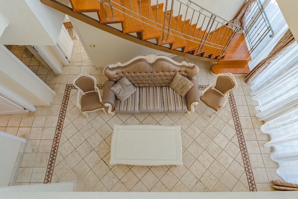 Flamingo Suites 29/50