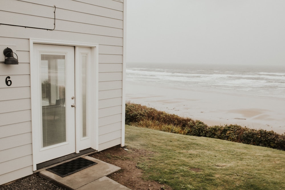 Nye Beach Condos At Pacific Crest 45/50