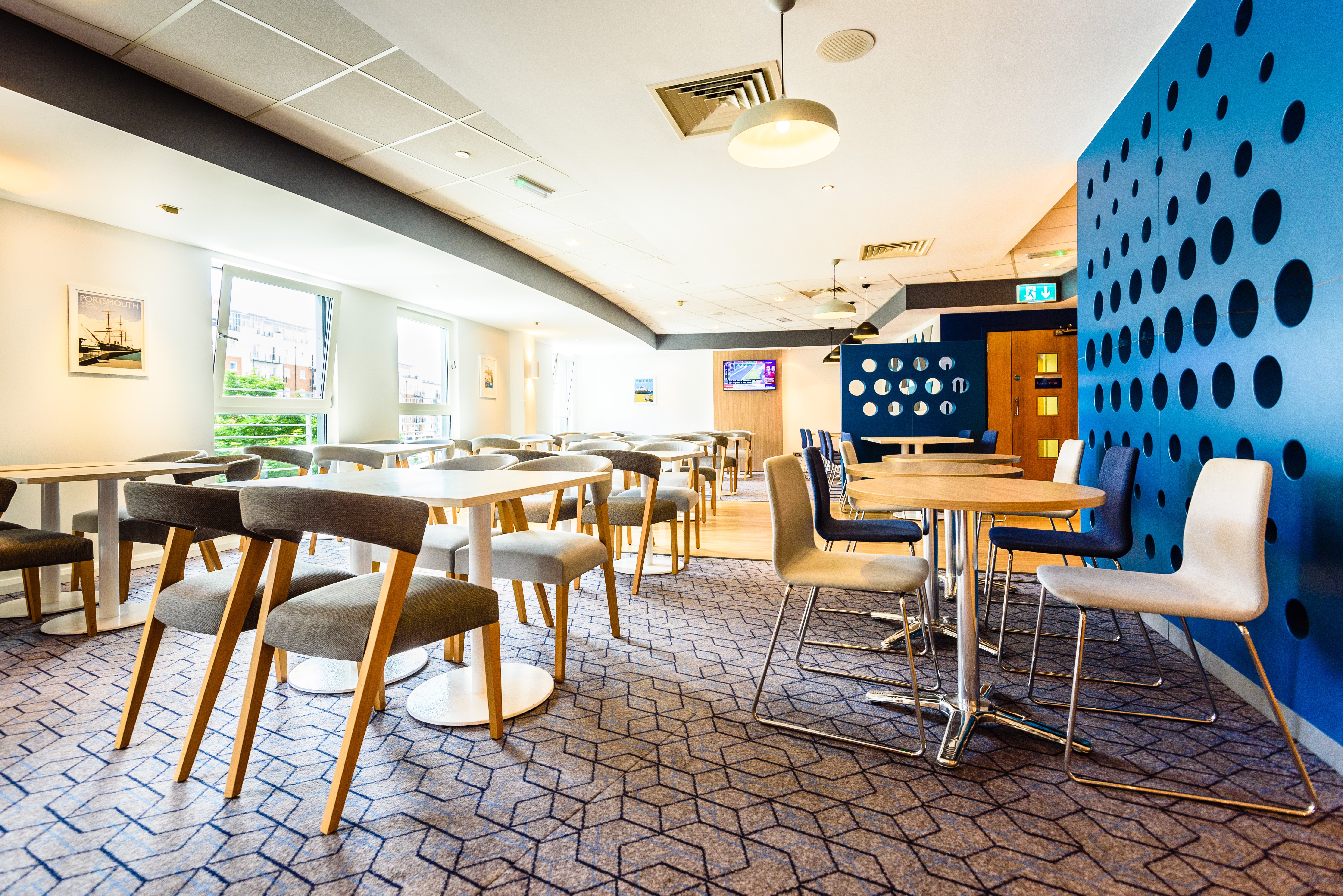 Holiday Inn Express Portsmouth Gunwharf Quays 34/56