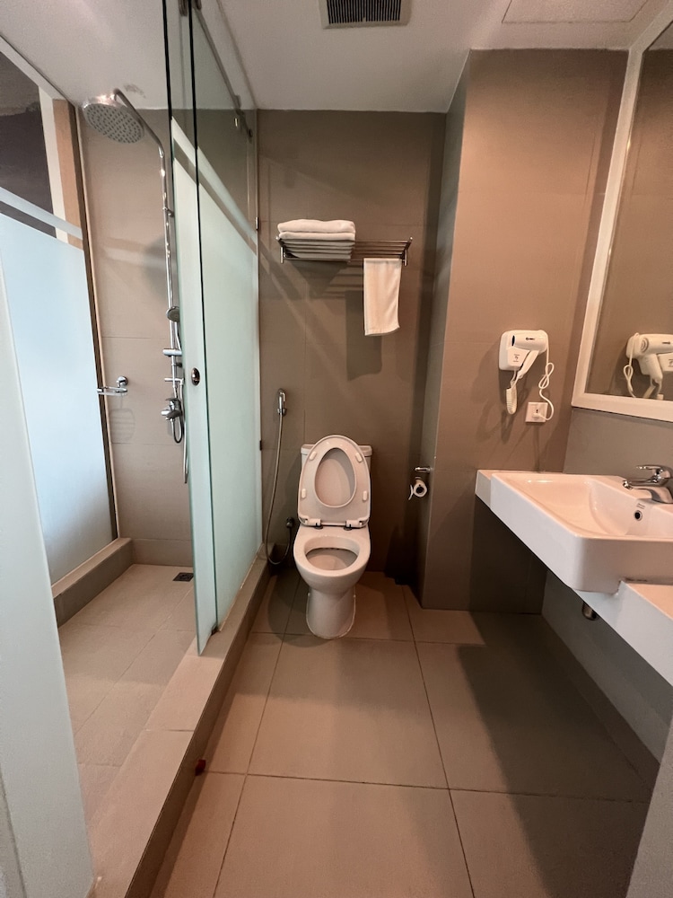 D Arc Hotel 44/50