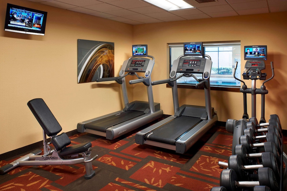 Comfort Inn and Suites Arlington Heights Wilke Rd 33/69