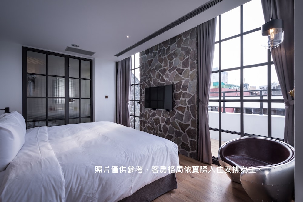 BlueSky Hotel 40/74