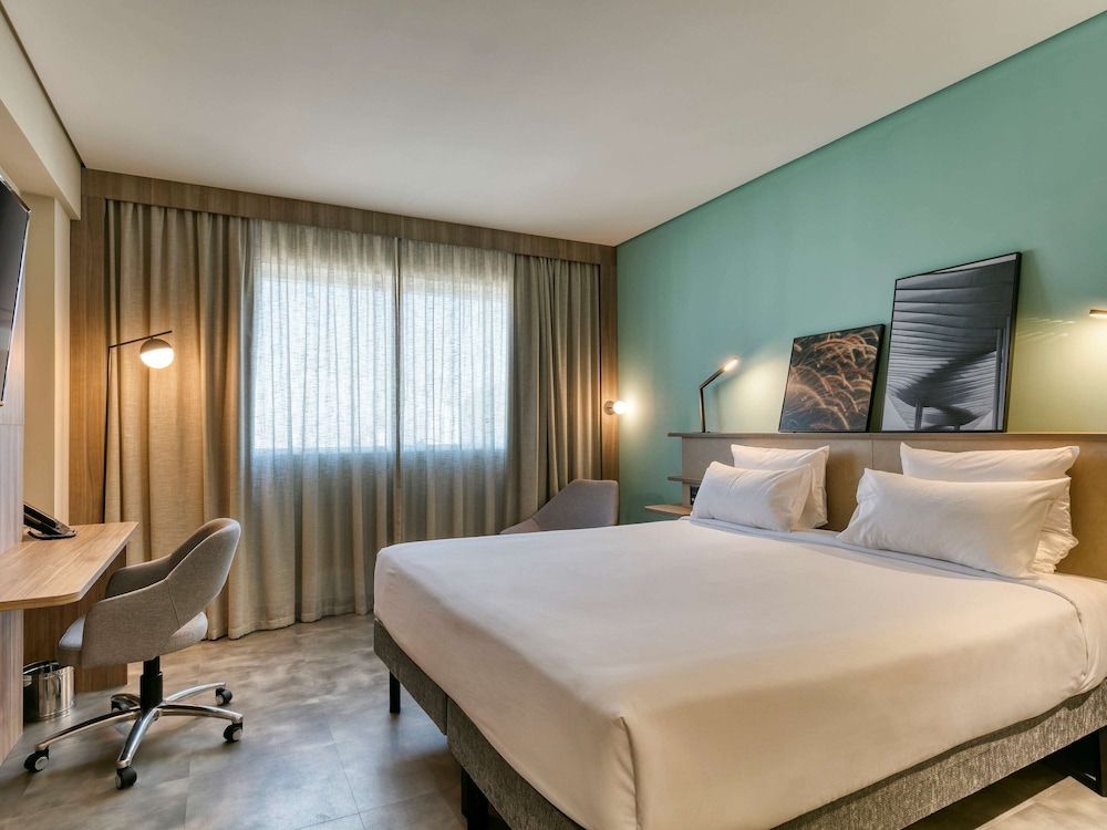 DELUXE, DOUBLE BED