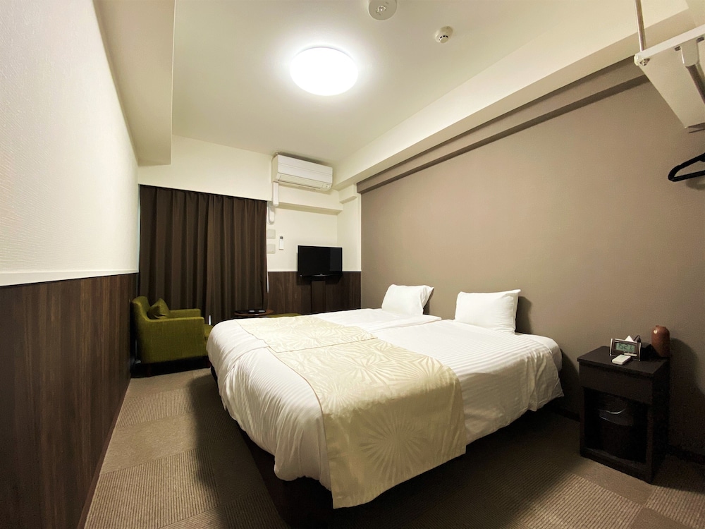 BUSINESS, TWIN BEDS
