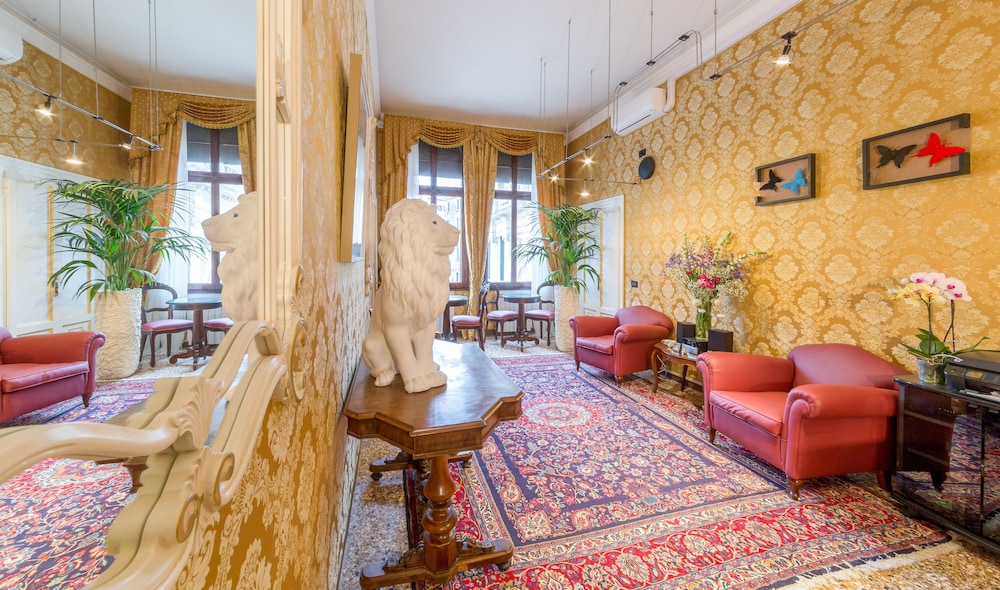 Friendly Venice Suites 28/48