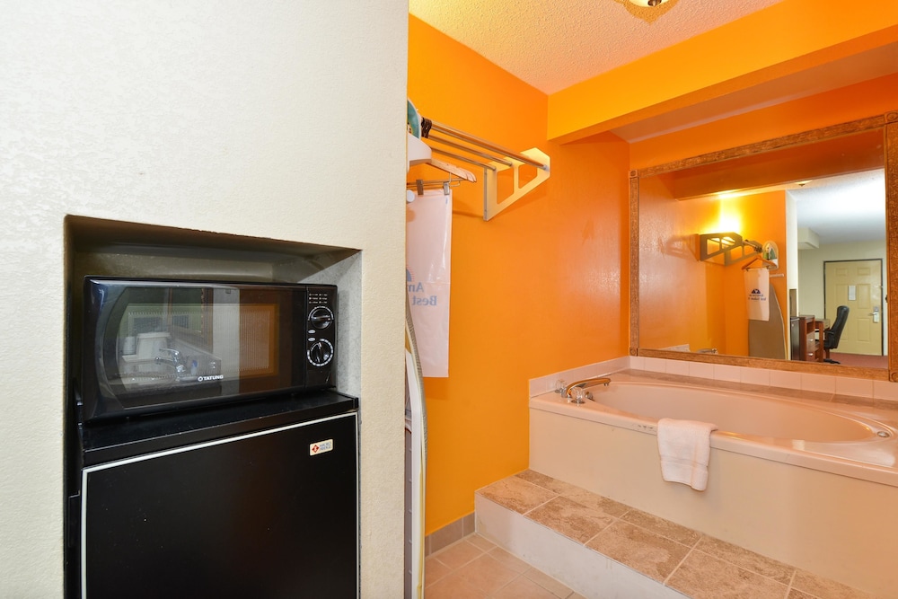 Americas Best Value Inn Brookhaven 14/24