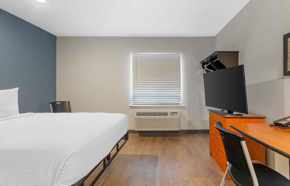 Studio 6 Extended Stay Fort Myers FL 13/49