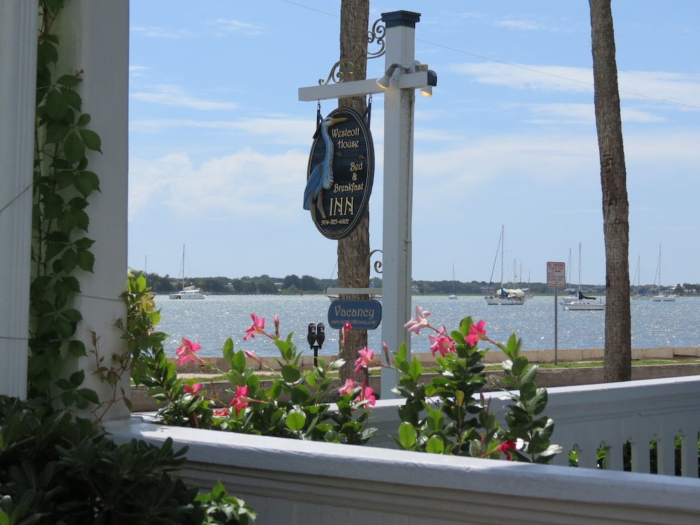 Bayfront Westcott House Bed and Breakfast 42/50