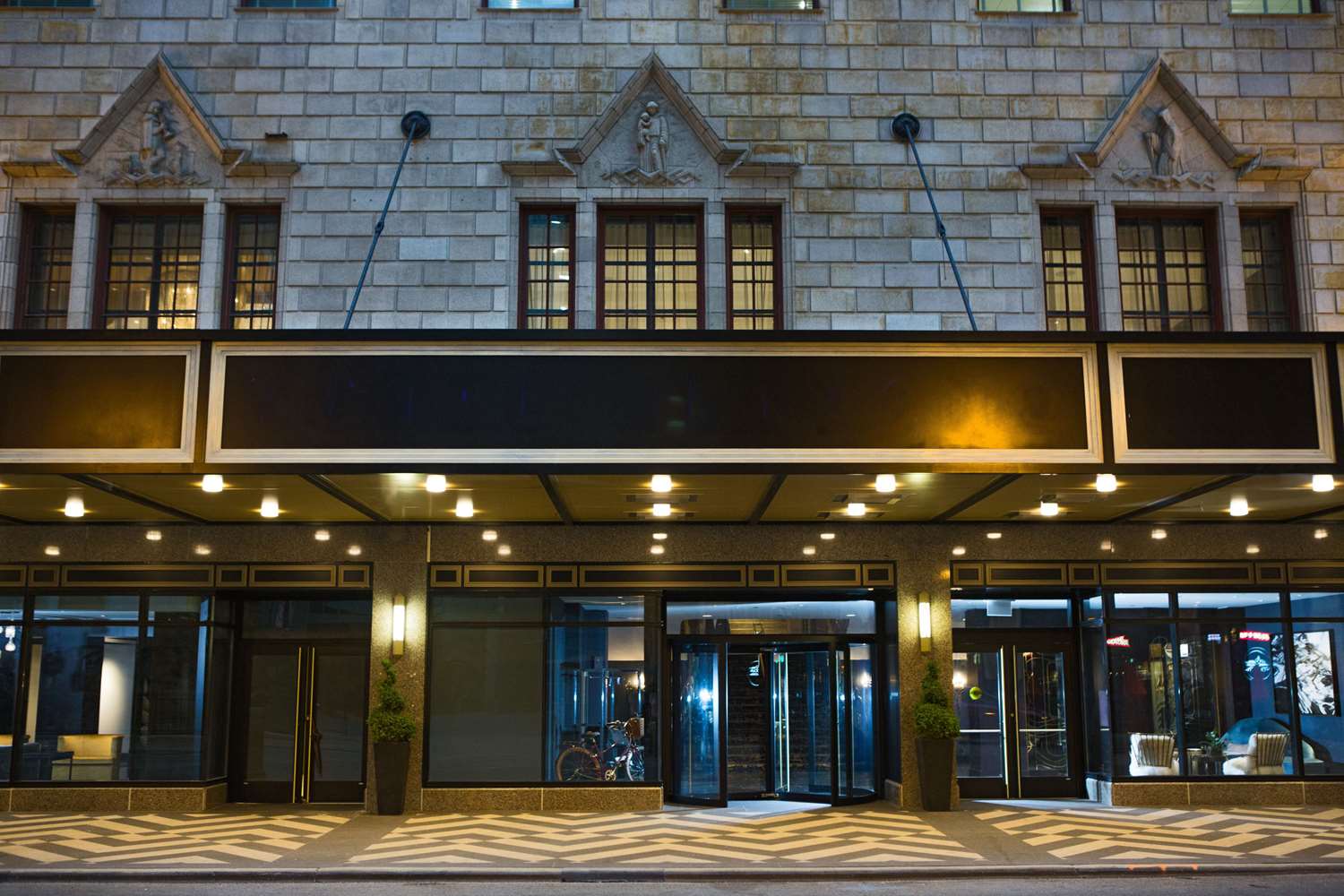 The Allegro Royal Sonesta Hotel Chicago Loop 4/64